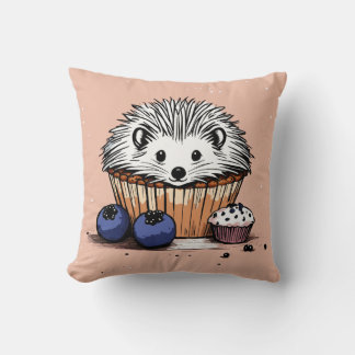 "Cute Hedgehog Enjoying a Blueberry Muffin Pillow Kudde