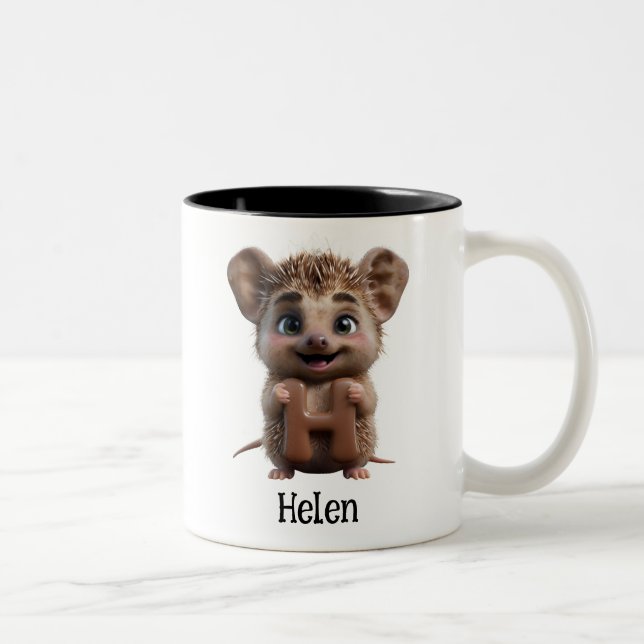 Cute Hedgehog Holding Brev H Två-Tonad Mugg (Höger)
