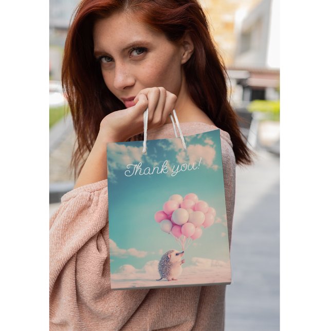 Cute hedgehog med födelsedagsballonger, anpassade (Skapare uppladdad)