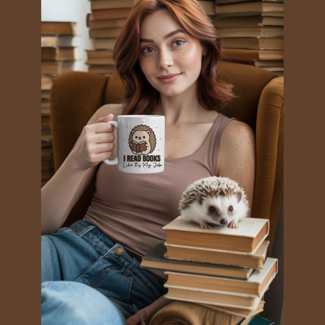 Cute Hedgehog Reading a Bok Funny Kaffemugg (Skapare uppladdad)