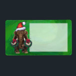 Cute Helgdag Mastodon-etikett Fraktsedel<br><div class="desc">Djurens Parad Mastodon vid namn Thelma är alla utsökta för jultomtar som bär en julhatt och holländare mot en texturerad julröd bakgrund. Hon är säker på att ta med sig leenden den här julhelgen! Deka dina salar med färg koordinerade festive Animal Parad-djur som kommer och går. Ho,  ho,  ho!</div>