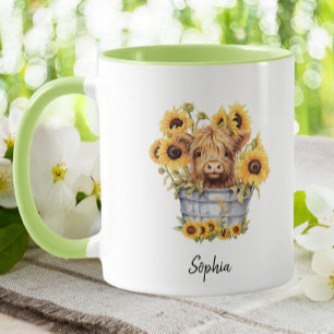 Cute Highland Cow i Blommigten Bucket-solblommor Mugg