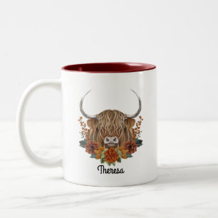Cute Highland Cow med Fall Flowers Personlig Två-Tonad Mugg