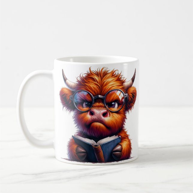 Cute Highland Cow med glasläsning Kaffemugg (Vänster)
