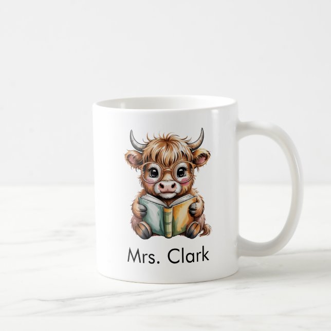 Cute Highland Cow Reading Book Custom Kaffemugg (Höger)