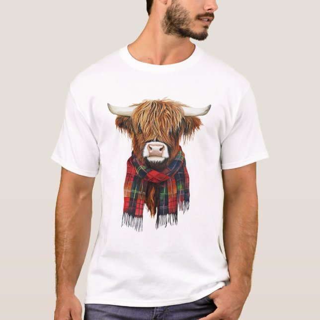 Cute Highland Cow Wearing Buffalo Play Scarf Farm T Shirt (Framsida)