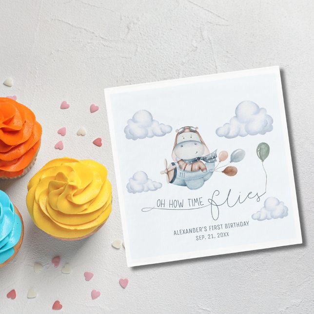 Cute Hippo flyger flygplan och moln, första födels Pappersservett (Skapare uppladdad)