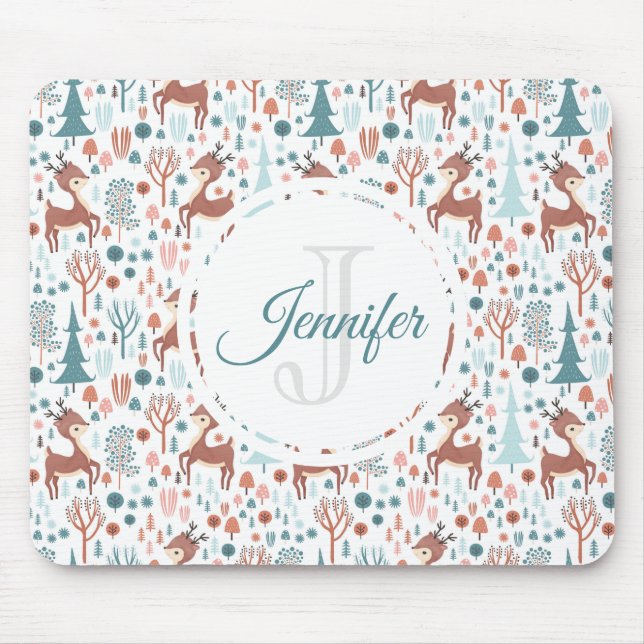 Cute Hjort i Whimsical Forest Mönster Monogram Musmatta (Framsidan)