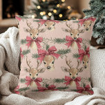 Cute Hjort med rött fack | Rosa jul Kudde<br><div class="desc">Lägg till en mysigt och festlig beröring till ditt hem med den här Cute Hjorten med Red Bow-Neutraltens julklapp. Den här dekorativa kudden har en vacker hjort med en ljusröd båge mot neutraltens bakgrund och ger en varm och vismisk helgdag till vilket utrymme som helst. Perfekt för att du ska...</div>