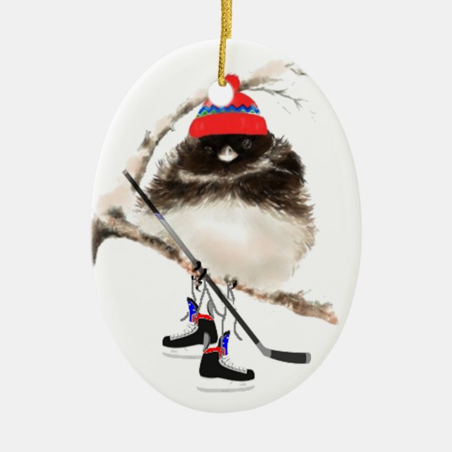 Cute Hockey Bird i Hat, jul Humor, Junco Julgransprydnad Keramik (Framsidan)