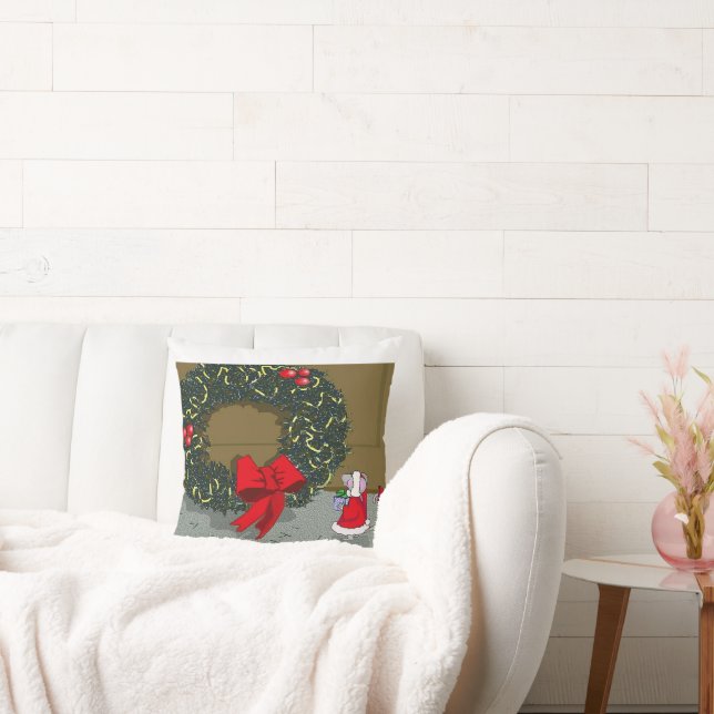 Cute Holiday Pillow with a mouse and wreath. Kudde (Soffa)