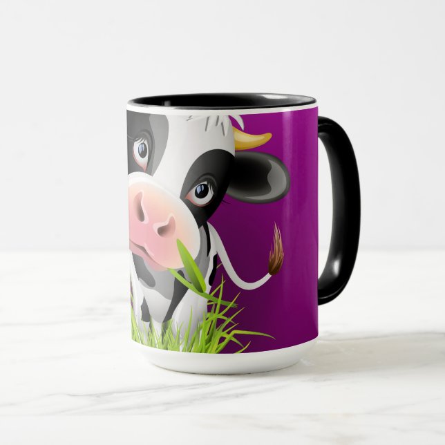 Cute Holsteinkor med gräs över lila Mugg (Framsida höger)