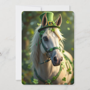 Cute horse with grönt hat, bridle and shamrocks julkort