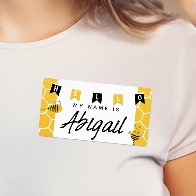 Cute Humla Honeycomb Hej Min Namn är ett märke Fraktsedel (Cute Bumble Bee Baby Shower "Hello My Name Is" Name Tag in Yellow and Black with Watercolor Bees)