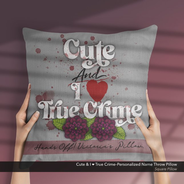 Cute & I ❤️ True Crime–Personalized Name Kudde (Cute and I ❤️ True Crime.–Throw Pillow Customized with Your Name.)