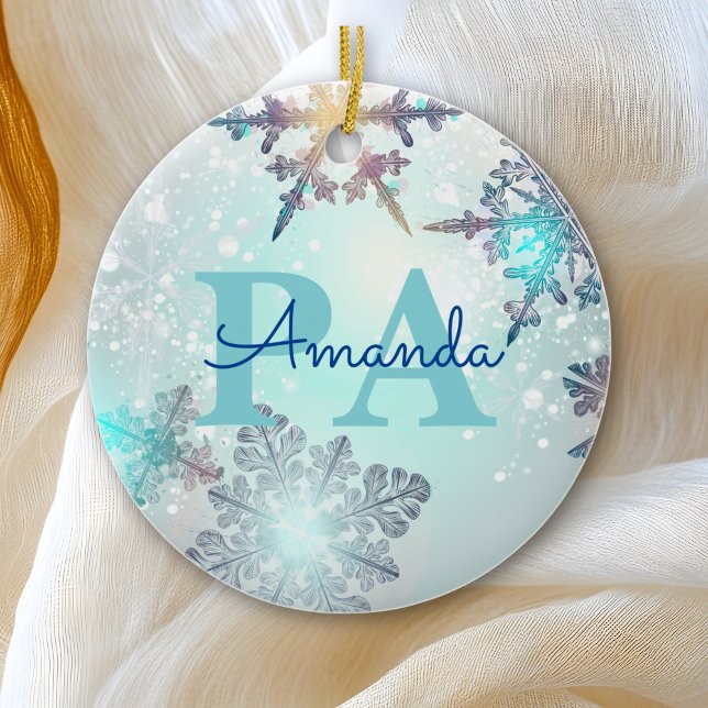 Cute Ice Blue Snowflake Personlig Namn PA Julgransprydnad Keramik (Skapare uppladdad)