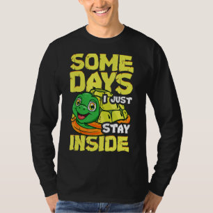Cute Introvert Turtle några dagar... Jag stannar b T Shirt