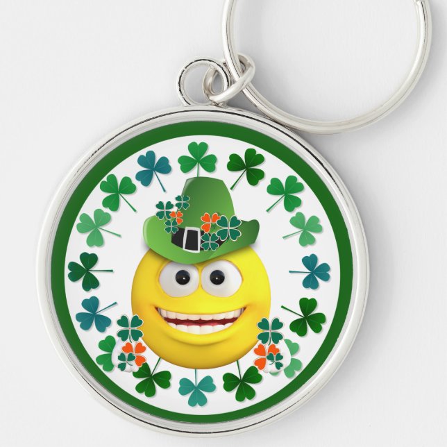 Cute Irish Emoji with Shamrock Nyckelring (Framsidan)