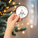 Cute jul Sång Typography Träd Personlig Runt Klistermärke<br><div class="desc">Kute Jul Sång Typography Träd Personlig Sticker Den här strålande designen och den klassiska juljulen i ord kommer att vara perfekten som tillägg till årstiden. Sätt dem på presentsäckar eller behandla lådor! Enkel att anpassa med text,  typsnitt och färg.</div>