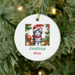 Cute-julklapp i Santa Hat Personalize Julgransprydnad Keramik<br><div class="desc">Anpassade är prydnadsföremål med en bild av en söt katt som bär en julhatt.</div>