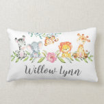 Cute Jungle Animals Nursery Pillow Lumbarkudde<br><div class="desc">Adabla safari-djur i flicka med en kudde av zebra,  elefant,  apa,  lejon och giraffe. Den klumpiga gåvan till en djungelskött,  en barndusch eller en flicka safari-daghem... </div>