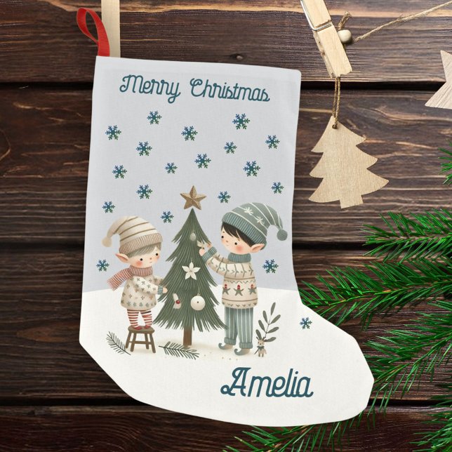 Cute Kids Decorerar Chistmas Träd Teckning Namn Liten Julstrumpa (Skapare uppladdad)