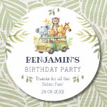 Cute Kids Safari Jungle Birthday Tack Runt Klistermärke<br><div class="desc">Anpassa den här jungle Birthday-Tacken med ditt barns Namn och lägg till en Cute Touch i Party favors. Med en söt vattenfärgad Giraffe,  Elephant och Lejon,  på en Roligt Safari Resa,  är detta dekaler perfekt för barn som kärlek Safari Animals.</div>