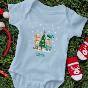Cute Kids som dekorerar Julgran Teckning T Shirt