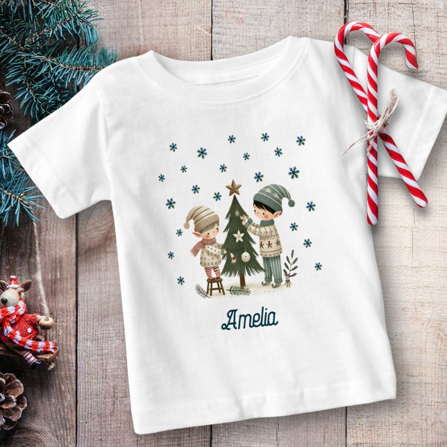 Cute Kids som dekorerar Julgran Teckning T Shirt (Skapare uppladdad)