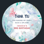 Cute Kids under Tacken Sea Birthday Runt Klistermärke<br><div class="desc">Cute 'Under havet' kallade barns födelsedag Tack-fästningen. Perfekt för att hålla fast vid påsar i party, godiskoner eller helt enkelt bara för att lämna ut dem till barn. Konstruktionen har vattenfärgade illustrationer av en söt sköldpadda, stjärnfisk, val, bläckfisk, haj, geléfisk, snigel och havssiffror. Dessa klistermärken är perfekter för strand-, sommar-...</div>