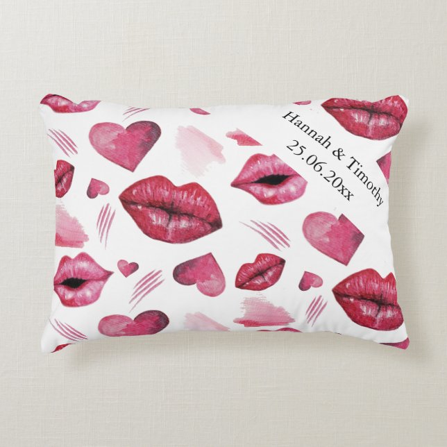 Cute Kisses and Hearts Monogram Watercolor Prydnadskudde (Framsidan)