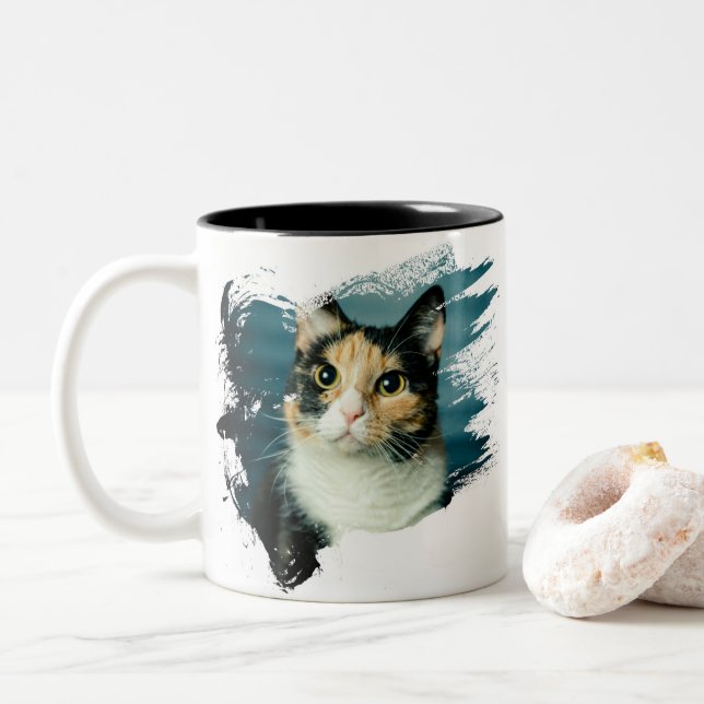 Cute Kitten Artwork Två-Tonad Mugg (Med munk)