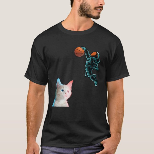 Cute Kitten Astronaut Playing Basketball For Cat T Shirt (Framsida)