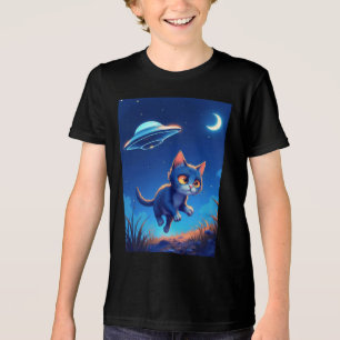 Cute Kitten Chased av en UFO T Shirt
