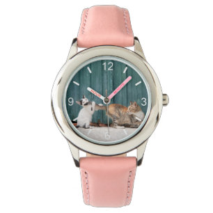 Cute Kitten Chasing Mamma får Svan Funny Cat Phot Armbandsur