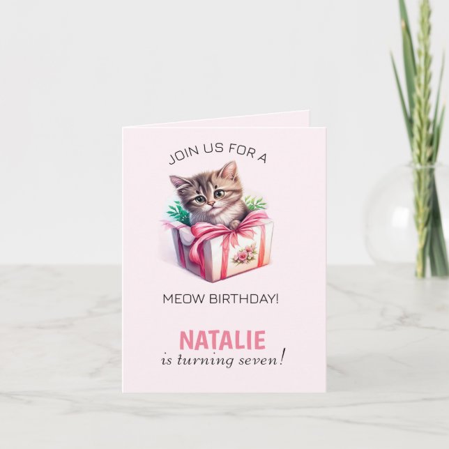 Cute Kitten i ett foto av födelsedagspresent Inbjudan (Framsida)