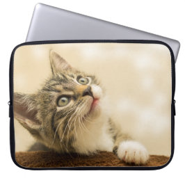 Cute Kitten med utdragen Tass Laptop Fodral