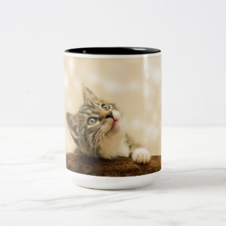 Cute Kitten med utdragen Tass Två-Tonad Mugg