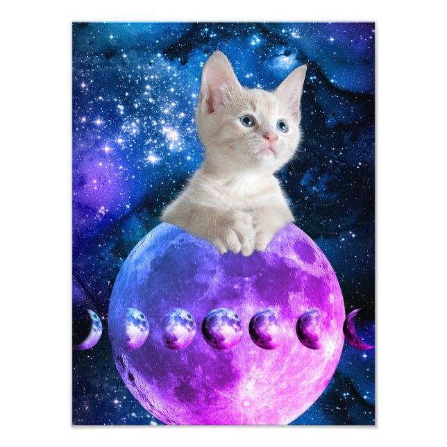 Cute Kitten på Måne Glowing Stars Universe Vs2 Fototryck (Framsidan)