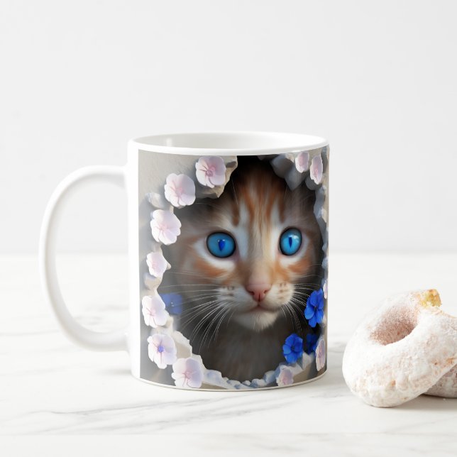 Cute Kitten Peeking genom Hål i muren Kaffemugg (Med munk)