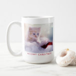 Cute Kitten Resten på jultomten Meowy-jul Kaffemugg<br><div class="desc">Ett mugg med ett foto av en ginger kitten sitta på en mjuk vit och röd tomhatt. Oskärbar glitterbakgrund för ljus. Lustigt pun - Meowy jul. Text är redigerbar så att du kan ändra den så att du säger spelar ingen roll som du vill.</div>