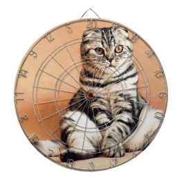 Cute Kitten sprawled ut Darttavla