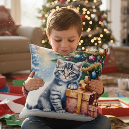 Cute Kitten Under Christmas Tree Kudde