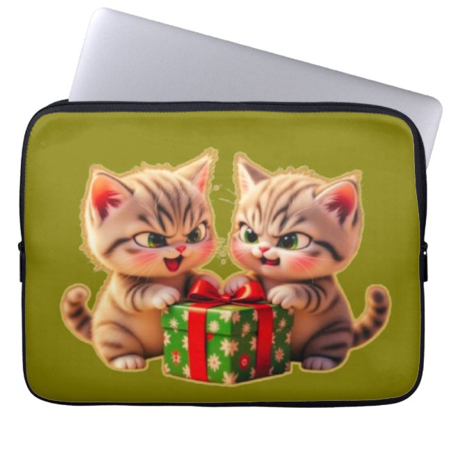 **Cute Kittens Fighting Over a Gift – Funny Christ Laptop Fodral (Framsidan)
