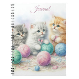 Cute Kittens med Bollar av färgat garn Anteckningsbok