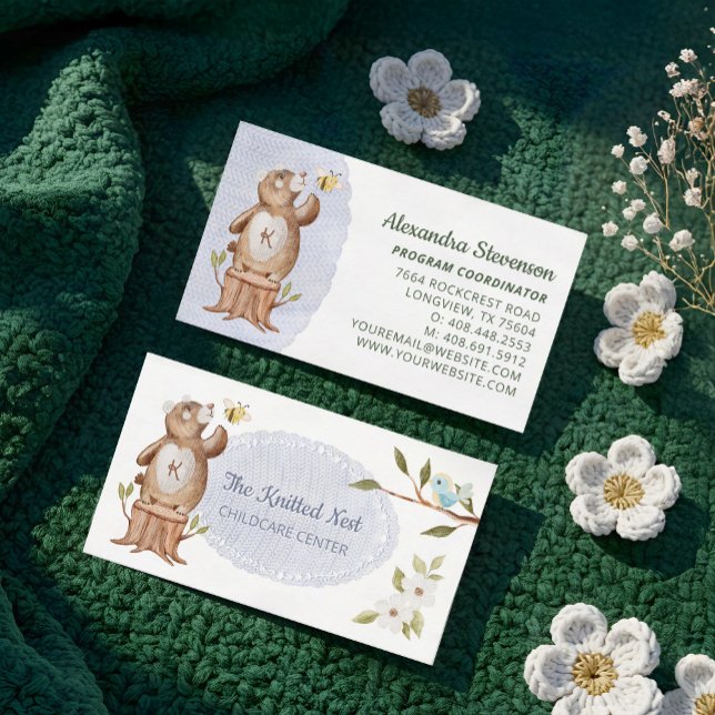 Cute KnTED Woodland Bear Roligt Babywatch Daycare Visitkort (Cute Knitted Woodland Bear Fun Babysitter Daycare Business Card)