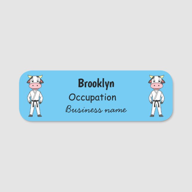 Cute ko i kostym tecknaden namnbricka (Framsida)