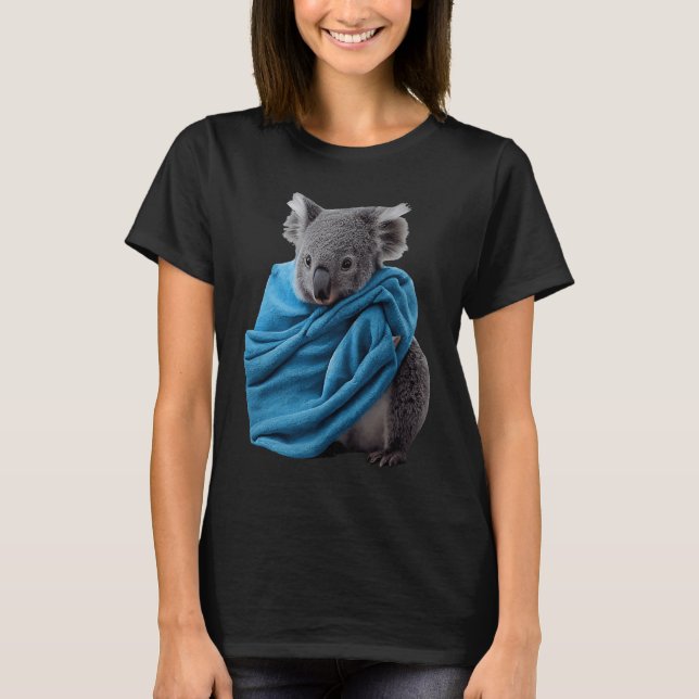 Cute Koala Animal Cuddling with Blue Blanket Koala T Shirt (Framsida)