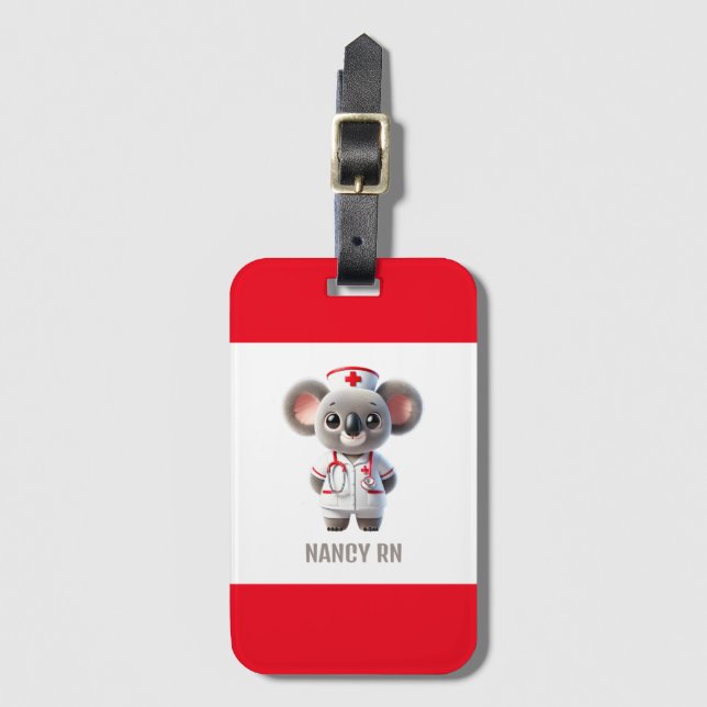 Cute Koala Bear Nurse med Red Stethoscope Bagagebricka (Framsida vertikal)
