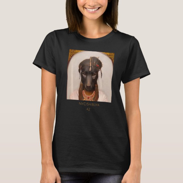 Cute, kuddigt ansikte, porträtt i en antikens hund t shirt (Framsida)